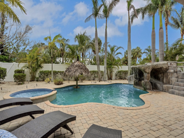 Luxurious Island Retreat with Private Pool, Game Room and Rooftop Deck in Holmes Beach