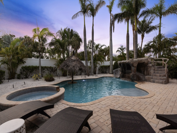 Luxurious Island Retreat with Private Pool, Game Room and Rooftop Deck in Holmes Beach