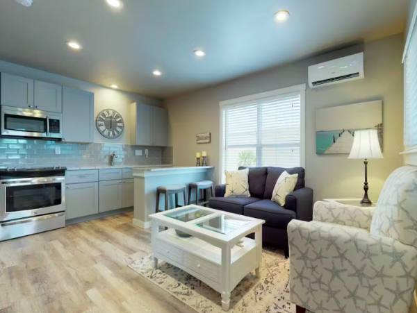 Bayside Condo with heated Pool- Across the street from the Beach