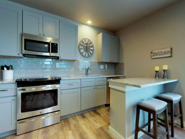 Bayside Condo with heated Pool- Across the street from the Beach