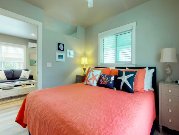 Bayside Condo with heated Pool- Across the street from the Beach