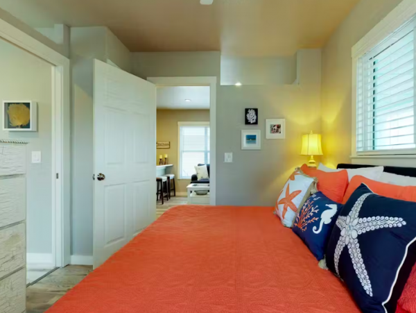 Bayside Condo with heated Pool- Across the street from the Beach