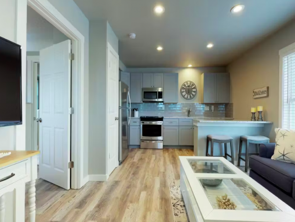 Bayside Condo with heated Pool- Across the street from the Beach