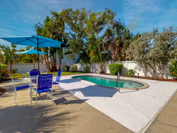 Bayside Condo with heated Pool- Across the street from the Beach