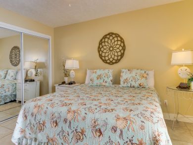 Panama City Vacation Condo Sleeps Six.
