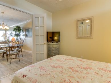 Panama City Vacation Condo Sleeps Six.