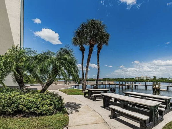 Lovely Open Lanai Fabulous Indian Shores Condo