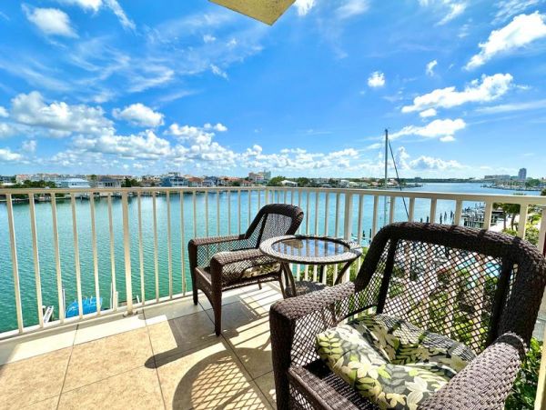 Clearwater Vacation Condo Bay Views