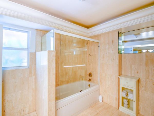 Fort Lauderdale Vacation Home with 4 Bedrooms Steps to the Sand