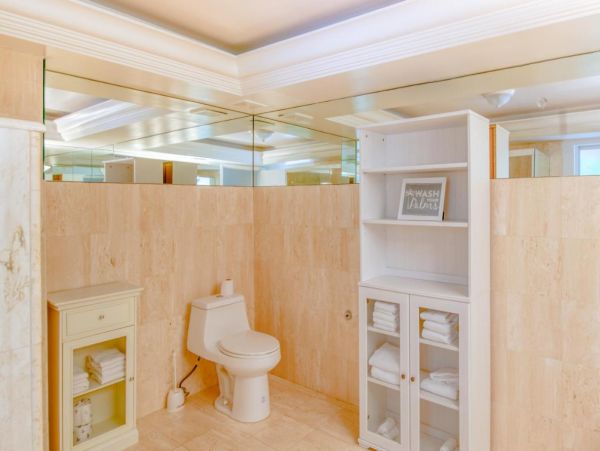 Fort Lauderdale Vacation Home with 4 Bedrooms Steps to the Sand