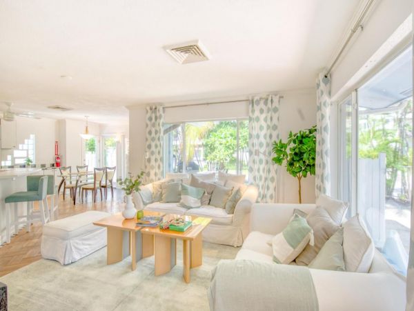 Fort Lauderdale Vacation Home with 4 Bedrooms Steps to the Sand