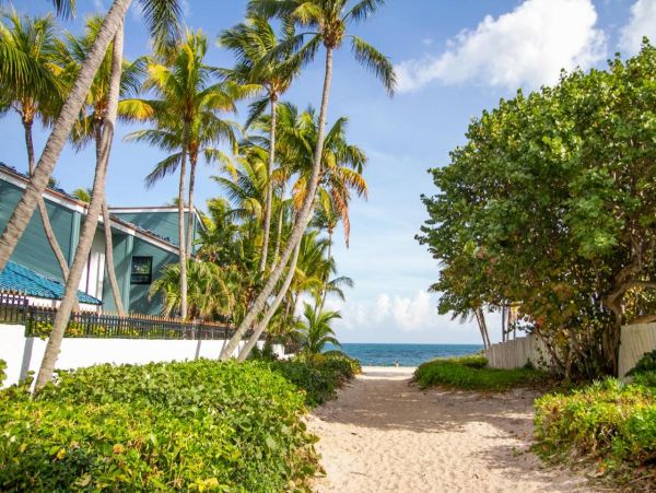 Fort Lauderdale Vacation Home with 4 Bedrooms Steps to the Sand