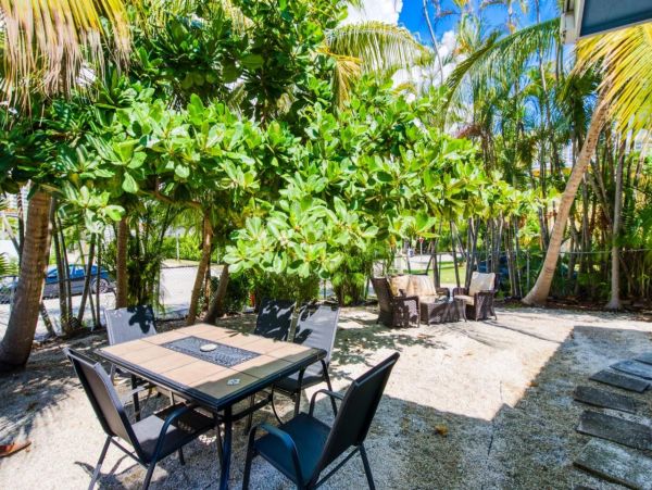 Fort Lauderdale Vacation Home with 4 Bedrooms Steps to the Sand