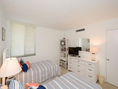 Two Bedroom Walk to Beach Rental Condo in Siesta Key