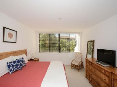 Two Bedroom Walk to Beach Rental Condo in Siesta Key