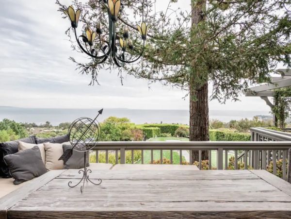 Malibu Luxury Vacation Home Overlooking the Pacific Ocean