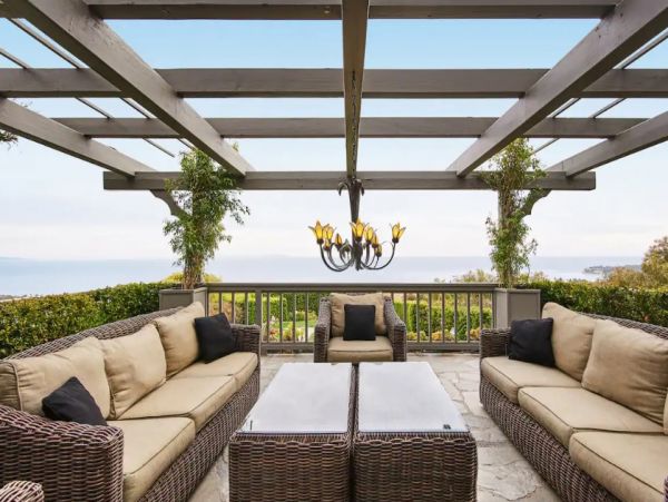 Malibu Luxury Vacation Home Overlooking the Pacific Ocean