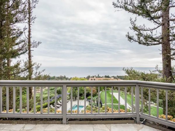 Malibu Luxury Vacation Home Overlooking the Pacific Ocean