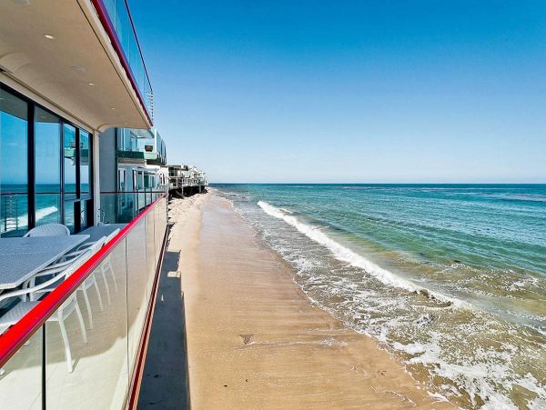 Magnificent Malibu Luxury Home on The Pacific Sleeps 8