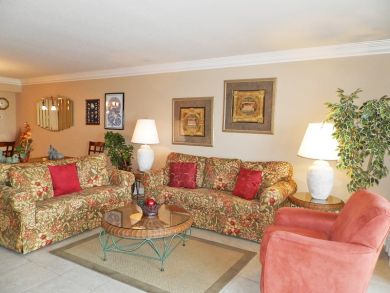 Beachfront Two Bedroom Vacation Condo in Destin Sleeps 8