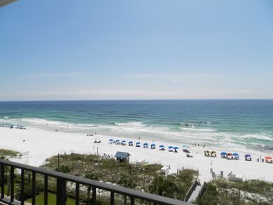 Beachfront Two Bedroom Vacation Condo in Destin Sleeps 8
