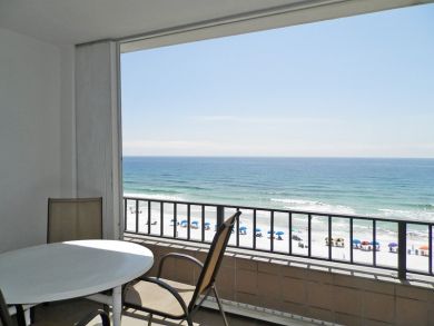 Beachfront Two Bedroom Vacation Condo in Destin Sleeps 8