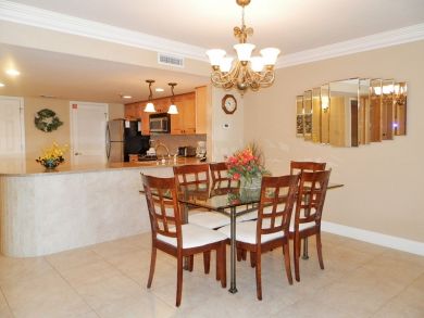 Beachfront Two Bedroom Vacation Condo in Destin Sleeps 8