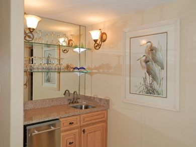 Beachfront Two Bedroom Vacation Condo in Destin Sleeps 8