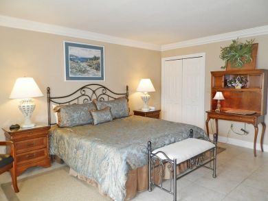Beachfront Two Bedroom Vacation Condo in Destin Sleeps 8