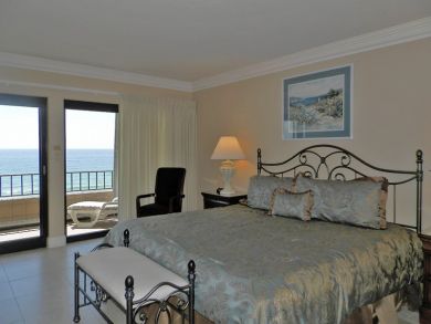 Beachfront Two Bedroom Vacation Condo in Destin Sleeps 8
