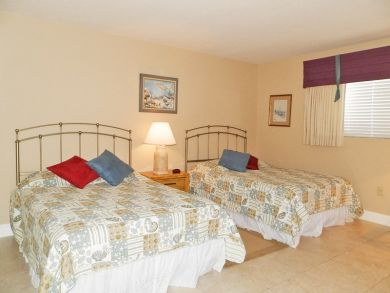 Beachfront Two Bedroom Vacation Condo in Destin Sleeps 8