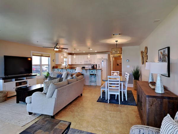 Charming 2 Bedroom Vacation Condo in Destin Full Ocean Views