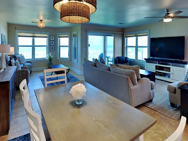 Charming 2 Bedroom Vacation Condo in Destin Full Ocean Views