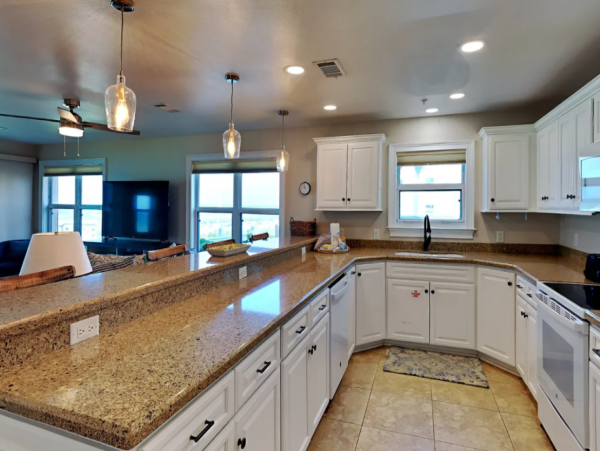 Charming 2 Bedroom Vacation Condo in Destin Full Ocean Views