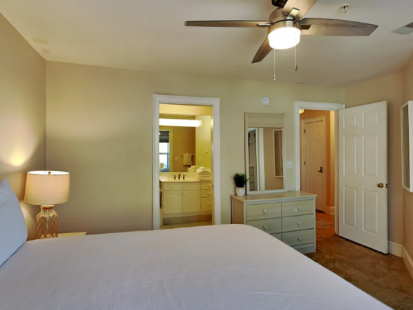 Charming 2 Bedroom Vacation Condo in Destin Full Ocean Views