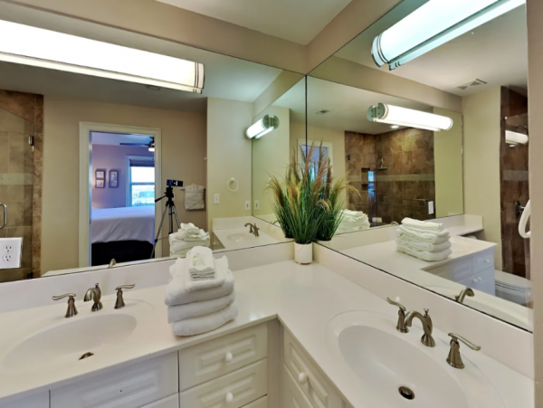 Charming 2 Bedroom Vacation Condo in Destin Full Ocean Views
