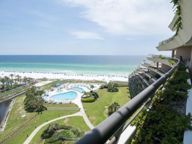 Miramar Beach Vacation Condo Sleeps Six Guests