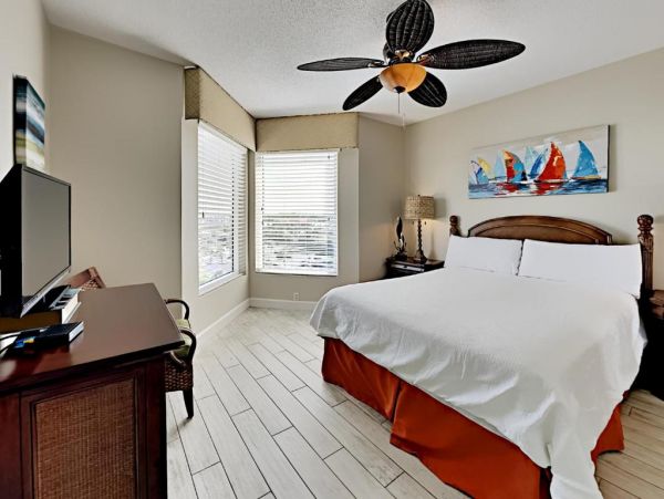 Destin Condo with Gulf Views, Great Amenities, Pool, Tennis Courts & Game Room