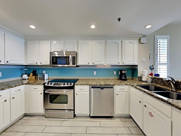 Destin Condo with Gulf Views, Great Amenities, Pool, Tennis Courts & Game Room