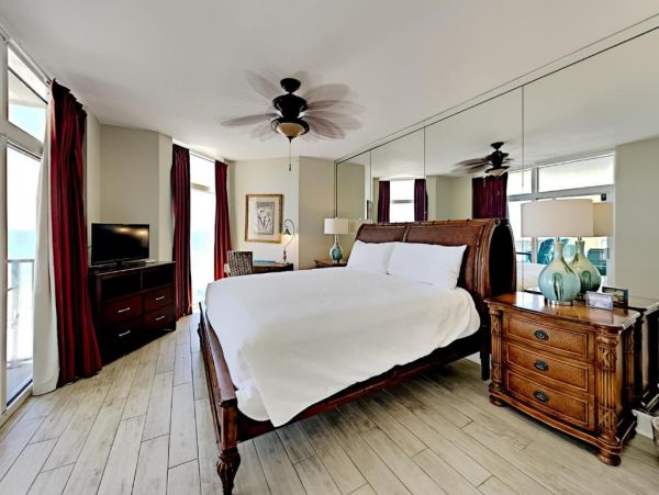 Destin Condo with Gulf Views, Great Amenities, Pool, Tennis Courts & Game Room