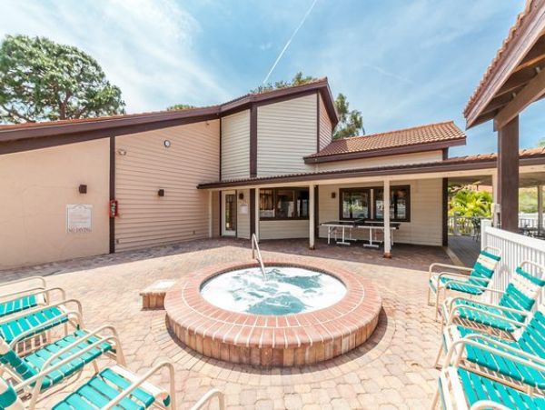 Lake View Two Bedroom Vacation Condo in Bradenton