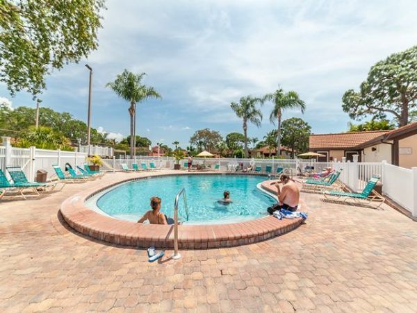 Lake View Two Bedroom Vacation Condo in Bradenton