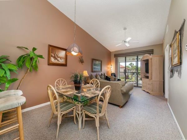 Lake View Two Bedroom Vacation Condo in Bradenton