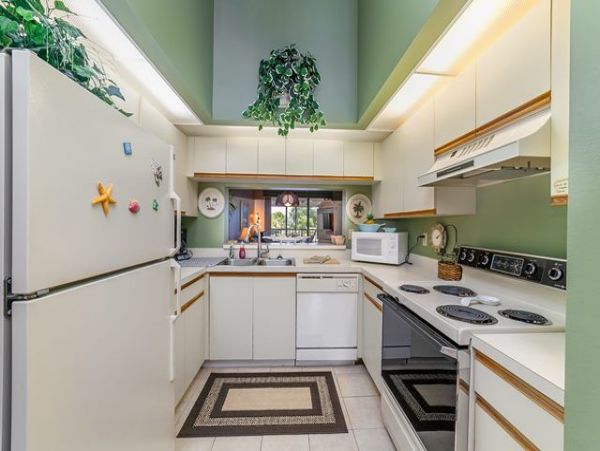 Lake View Two Bedroom Vacation Condo in Bradenton