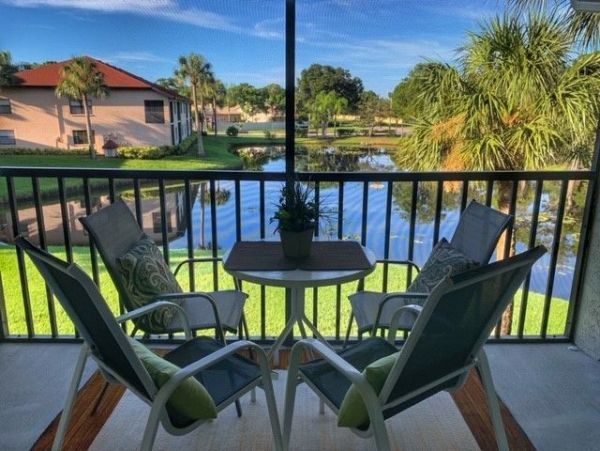 Lake View Two Bedroom Vacation Condo in Bradenton