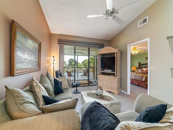 Lake View Two Bedroom Vacation Condo in Bradenton