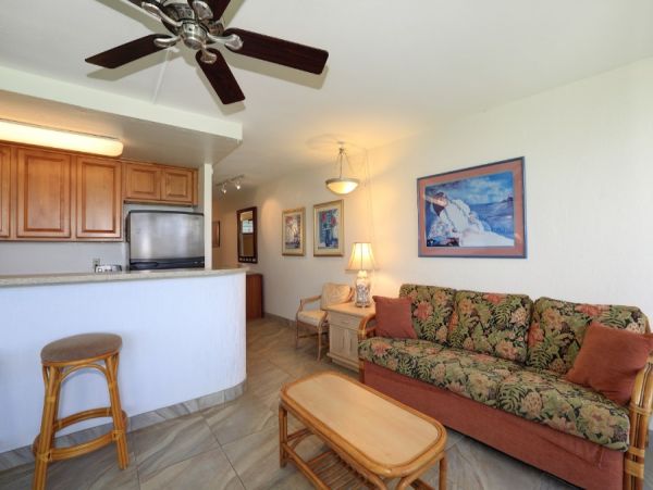 Great Value Kihei Vacation Condo On Beach Sleeps Four