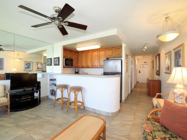 Great Value Kihei Vacation Condo On Beach Sleeps Four