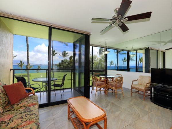 Great Value Kihei Vacation Condo On Beach Sleeps Four