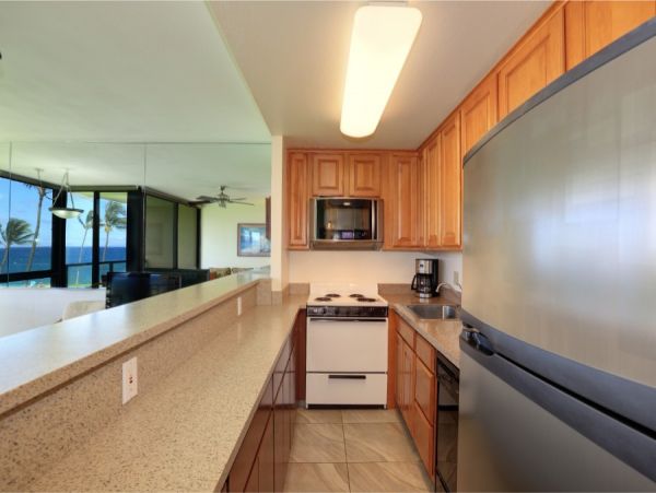 Great Value Kihei Vacation Condo On Beach Sleeps Four